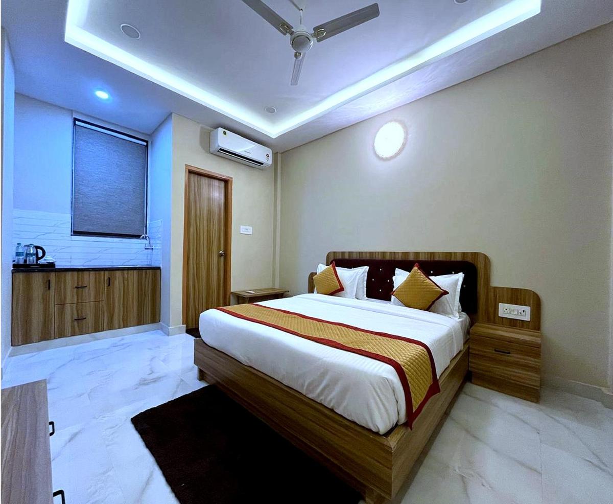 Hotel Vrinda Niddhivan ! Fully AC, Prem mandir at walking distance ! just near the Iskcon temple - Housity