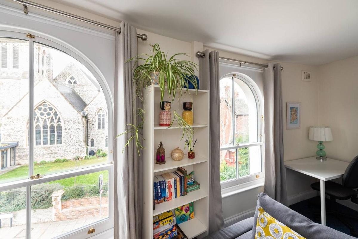 Awesome 1 Bed In Central Southsea - Housity