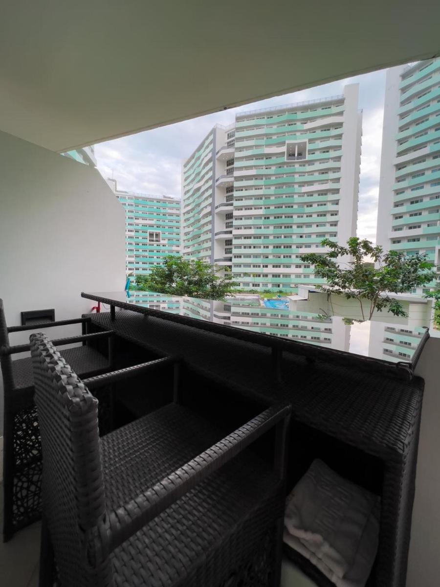 Nice one BR condo free pool in Commonwealth QC - Housity