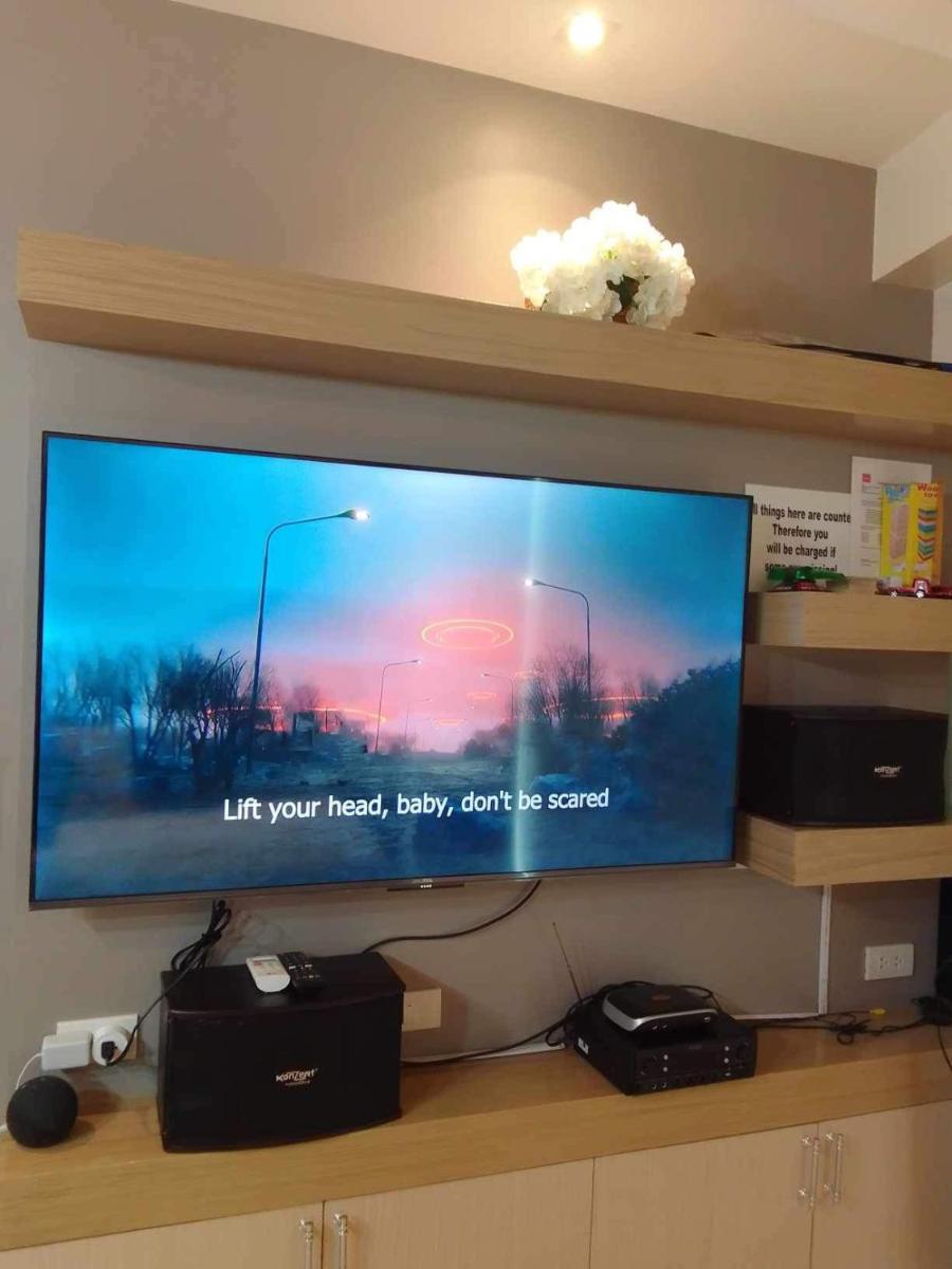 Nice one BR condo free pool in Commonwealth QC - Housity