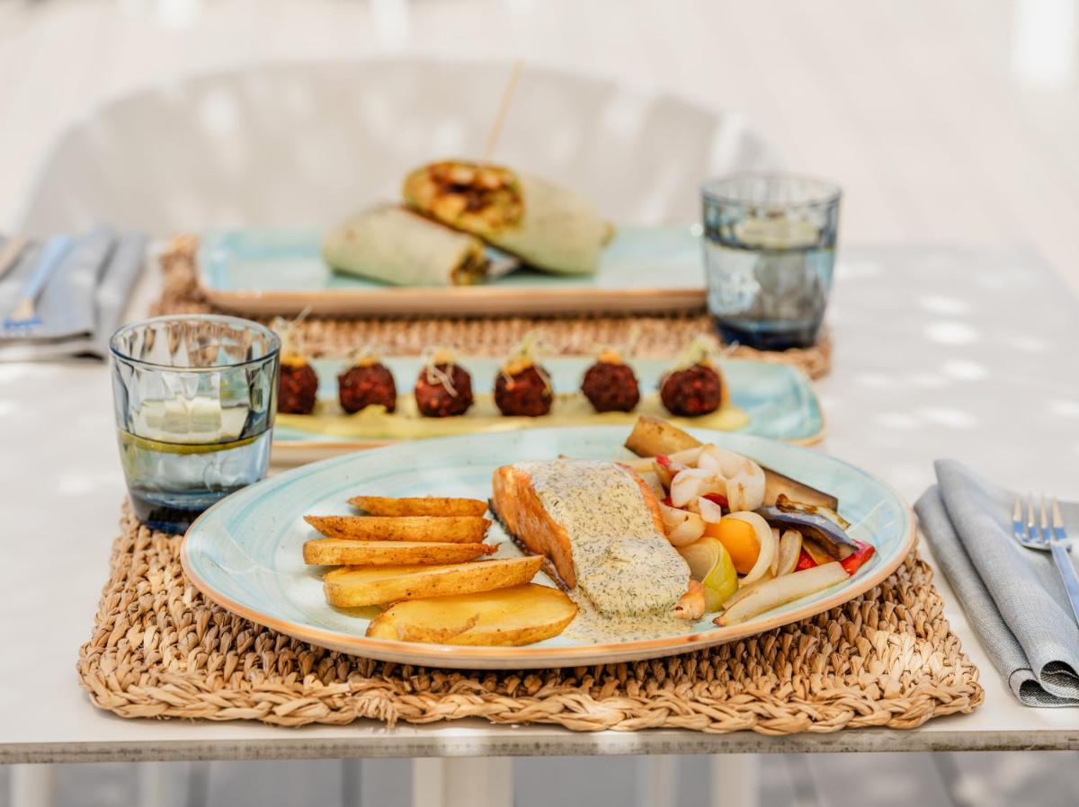 Comida en o cerca de este hotel