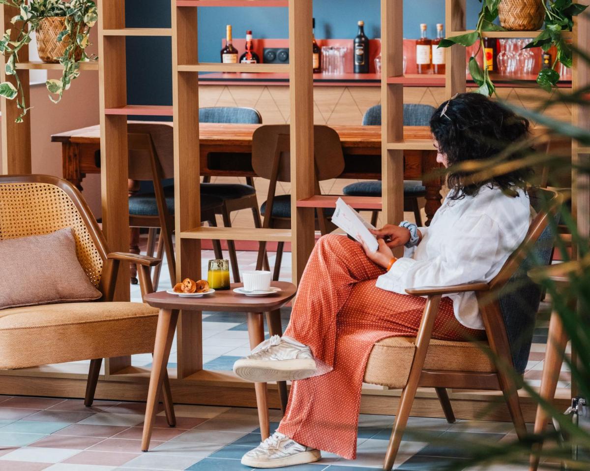 Coin salon dans l'établissement La Maison Rabelais
