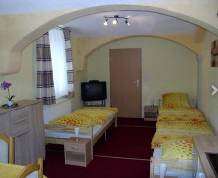 Ferienwohnung Monteurzimmer Bretnig WiFi Waschmaschine Parklpatz kostenlos - Housity