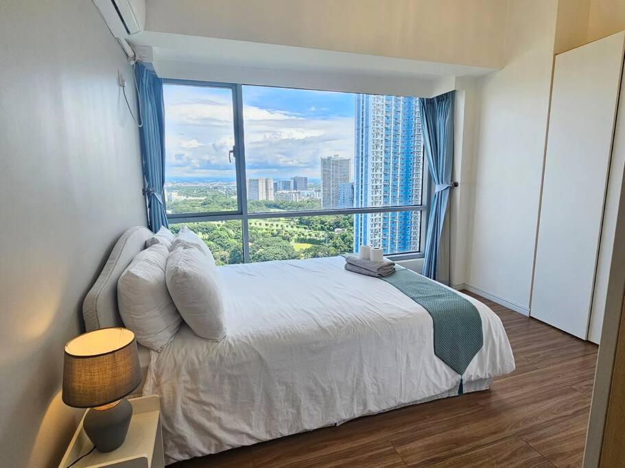 The Infinity Towers in BGC - Spectacular 2BR near Hight Street - Hizvo