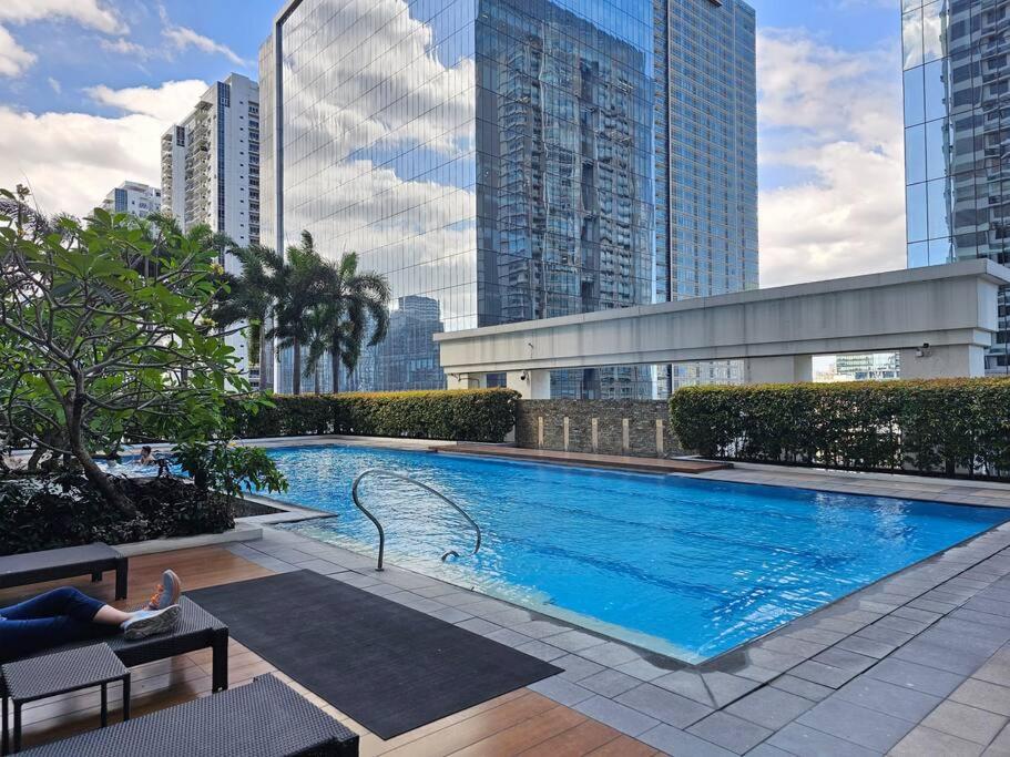 The Infinity Towers in BGC - Spectacular 2BR near Hight Street - Hizvo
