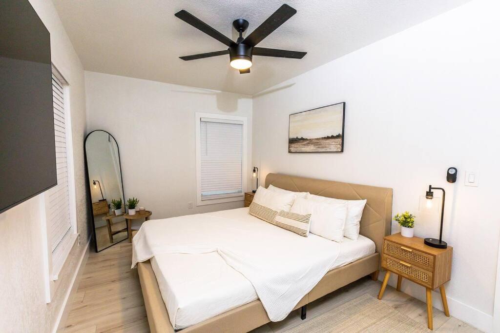 Cozy Beach House next to Siesta Key - Housity