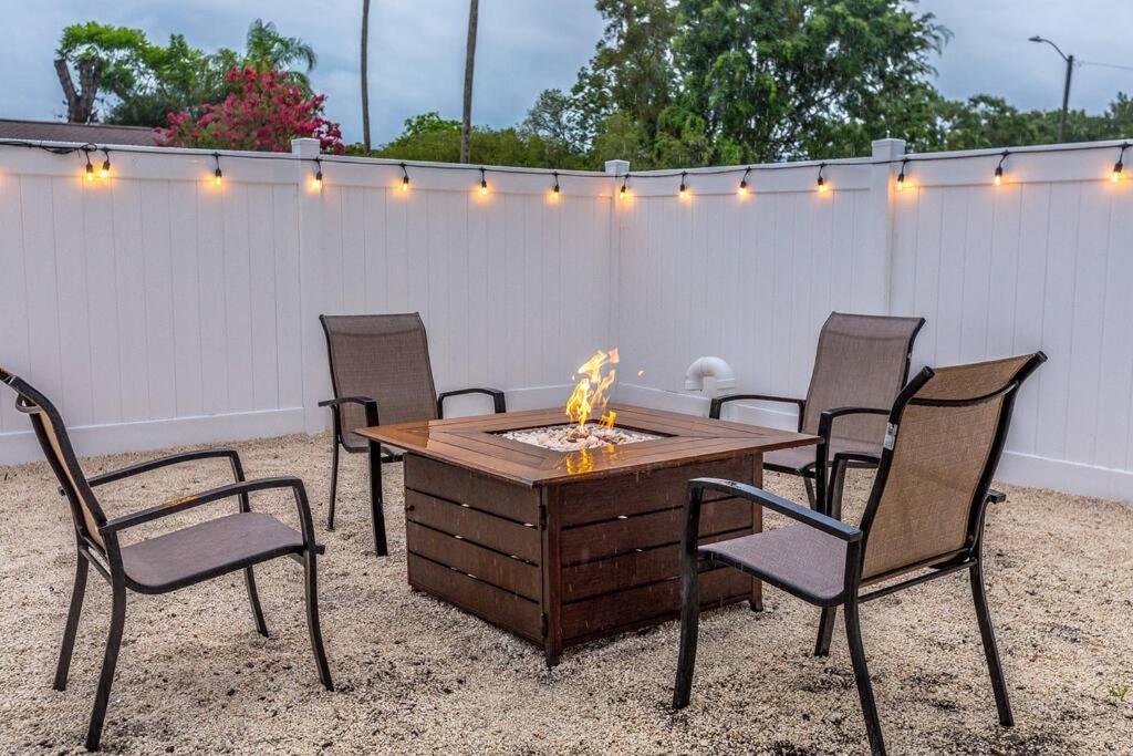 Cozy Beach House next to Siesta Key - Housity