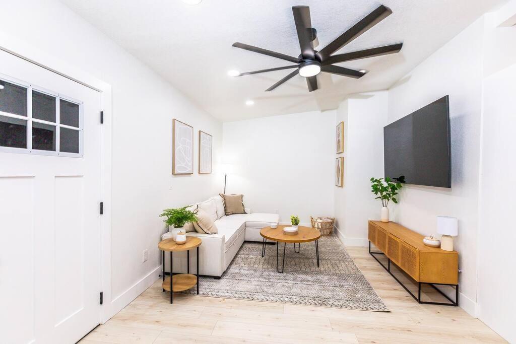 Cozy Beach House next to Siesta Key - Housity