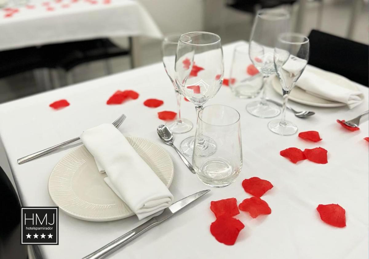 Un restaurante o sitio para comer en Hotel Spa Mirador