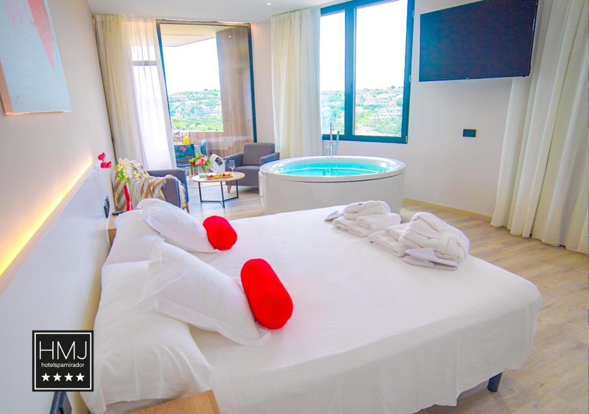 Cama o camas de una habitación en Hotel Spa Mirador