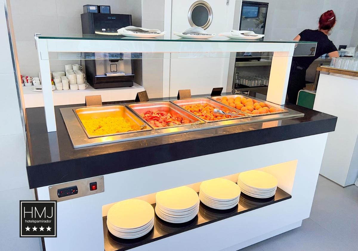Una cocina o zona de cocina en Hotel Spa Mirador