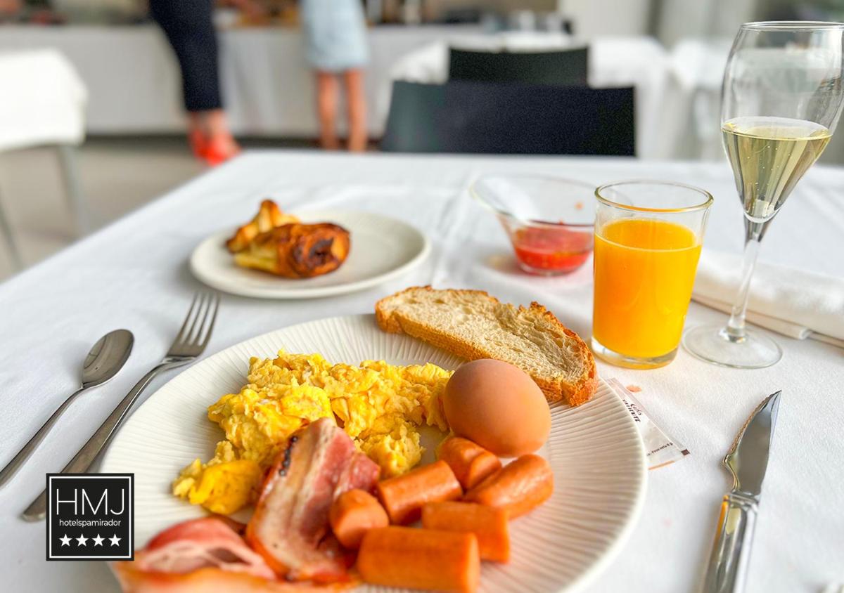Comida en o cerca de este hotel