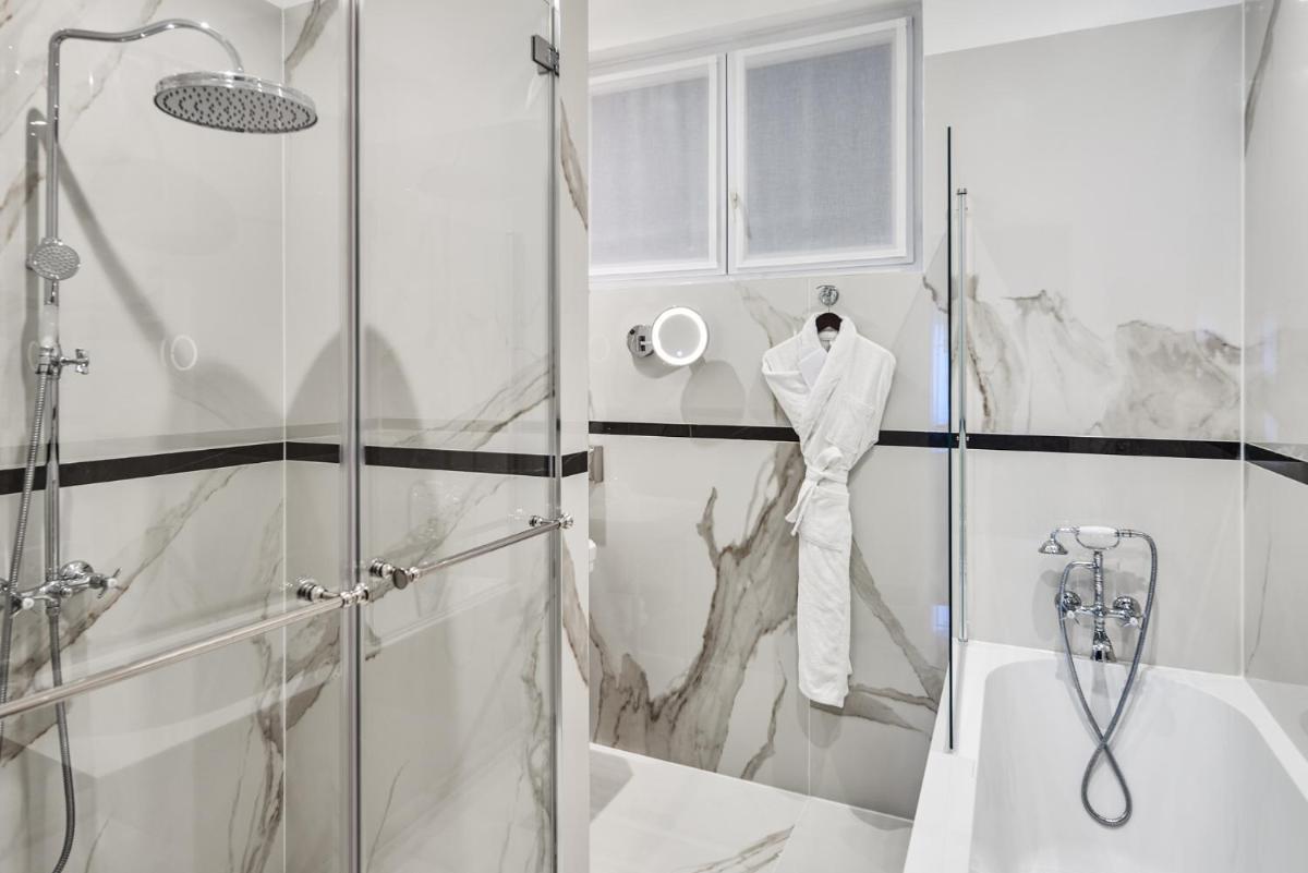 Salle de bains dans l'établissement Hotel Westminster