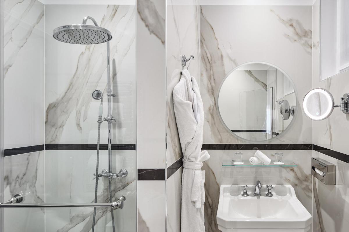 Salle de bains dans l'établissement Hotel Westminster