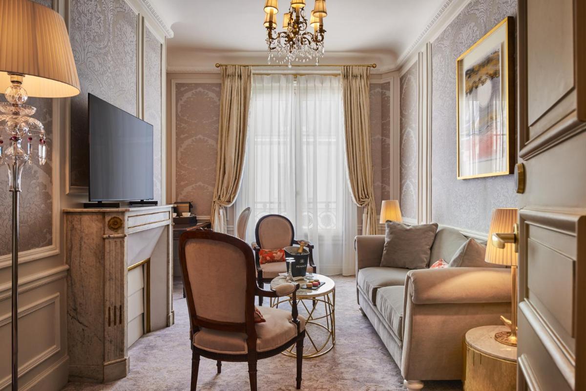 Télévision ou salle de divertissement dans l'établissement Hotel Westminster