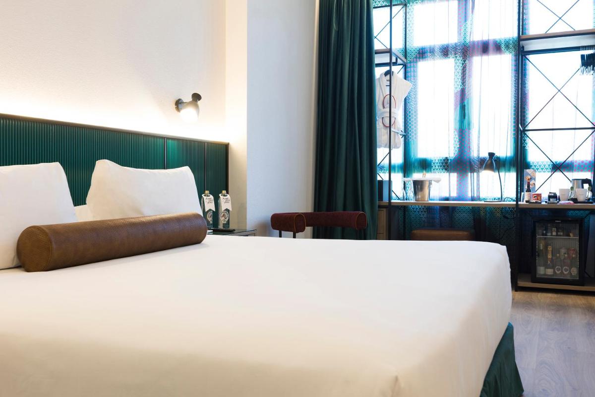 Cama o camas de una habitación en Axel Hotel Bilbao - Adults Only
