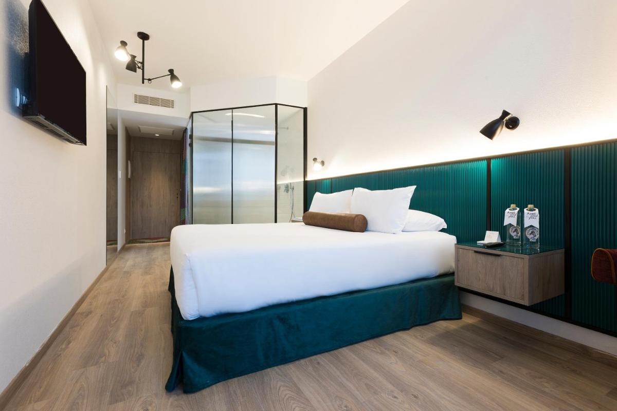 Cama o camas de una habitación en Axel Hotel Bilbao - Adults Only