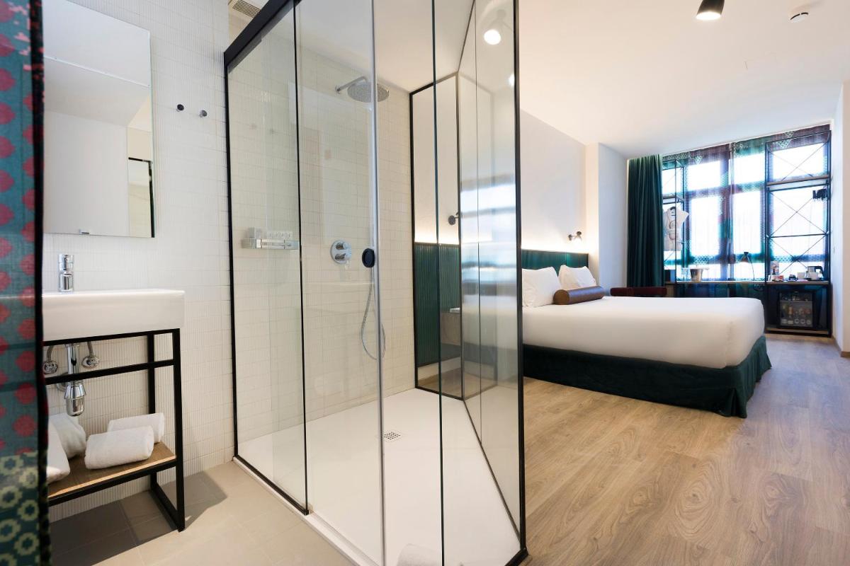 Cama o camas de una habitación en Axel Hotel Bilbao - Adults Only