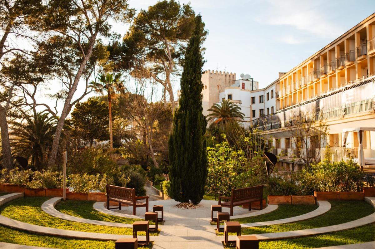 Jardín al aire libre en Secrets Mallorca Villamil Resort & Spa - Adults Only (+18)