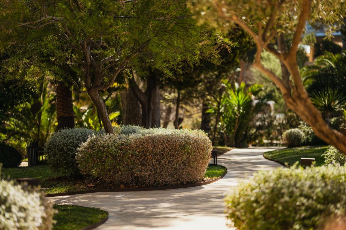 Jardín al aire libre en Secrets Mallorca Villamil Resort & Spa - Adults Only (+18)