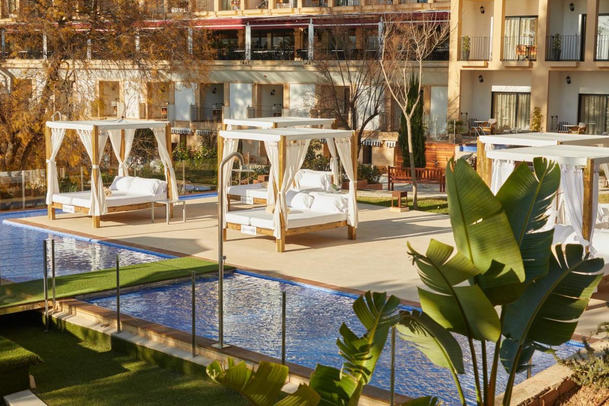 Piscina en o cerca de Secrets Mallorca Villamil Resort & Spa - Adults Only (+18)