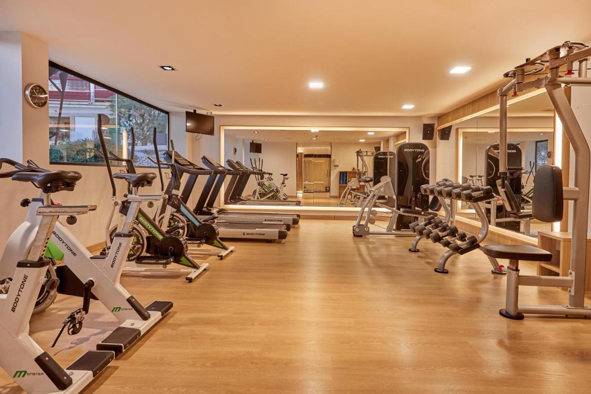 Gimnasio o instalaciones de fitness de Secrets Mallorca Villamil Resort & Spa - Adults Only (+18)