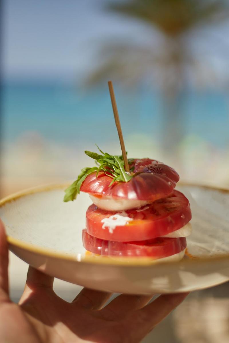 Comida en o cerca de este hotel