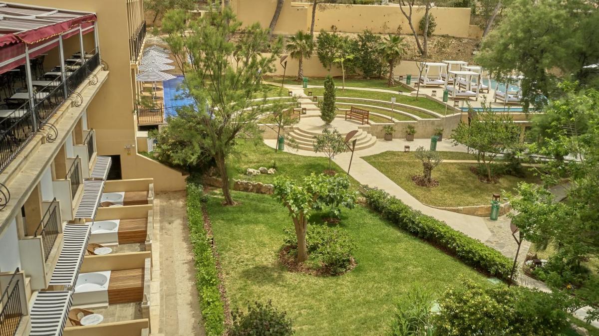 Jardín al aire libre en Secrets Mallorca Villamil Resort & Spa - Adults Only (+18)