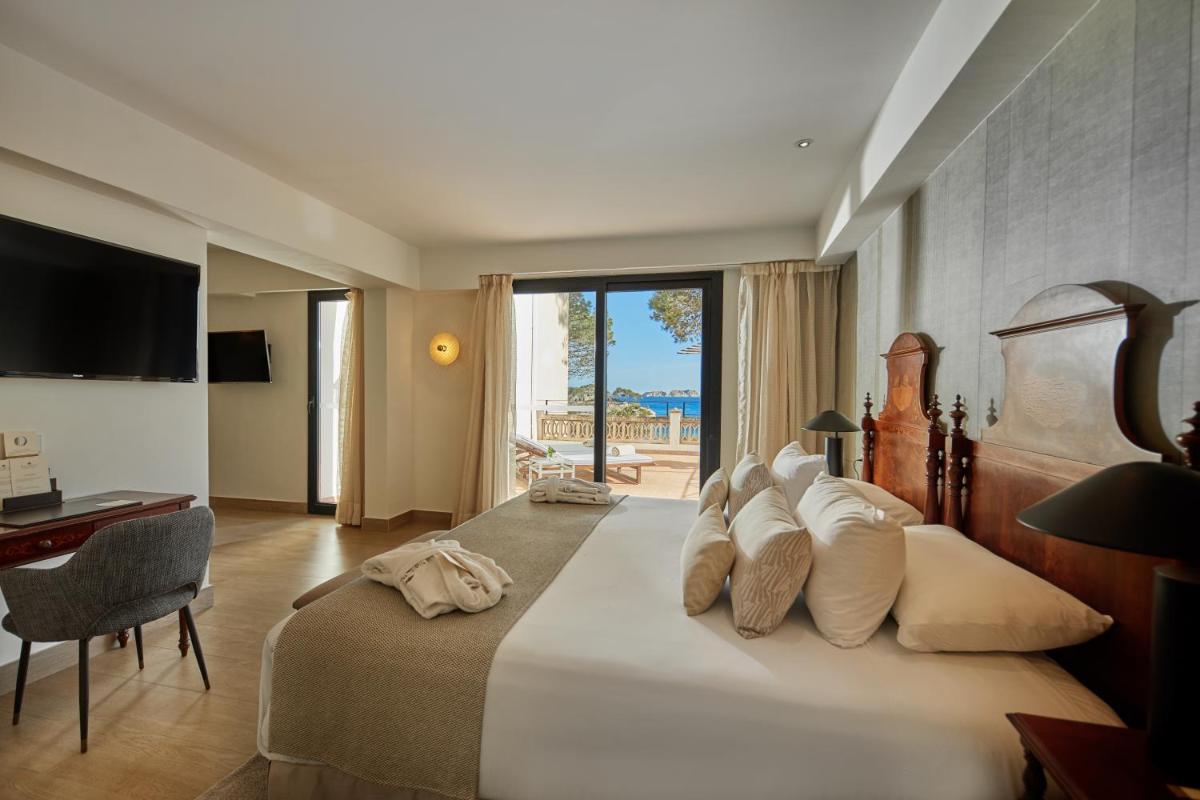 Cama o camas de una habitación en Secrets Mallorca Villamil Resort & Spa - Adults Only (+18)