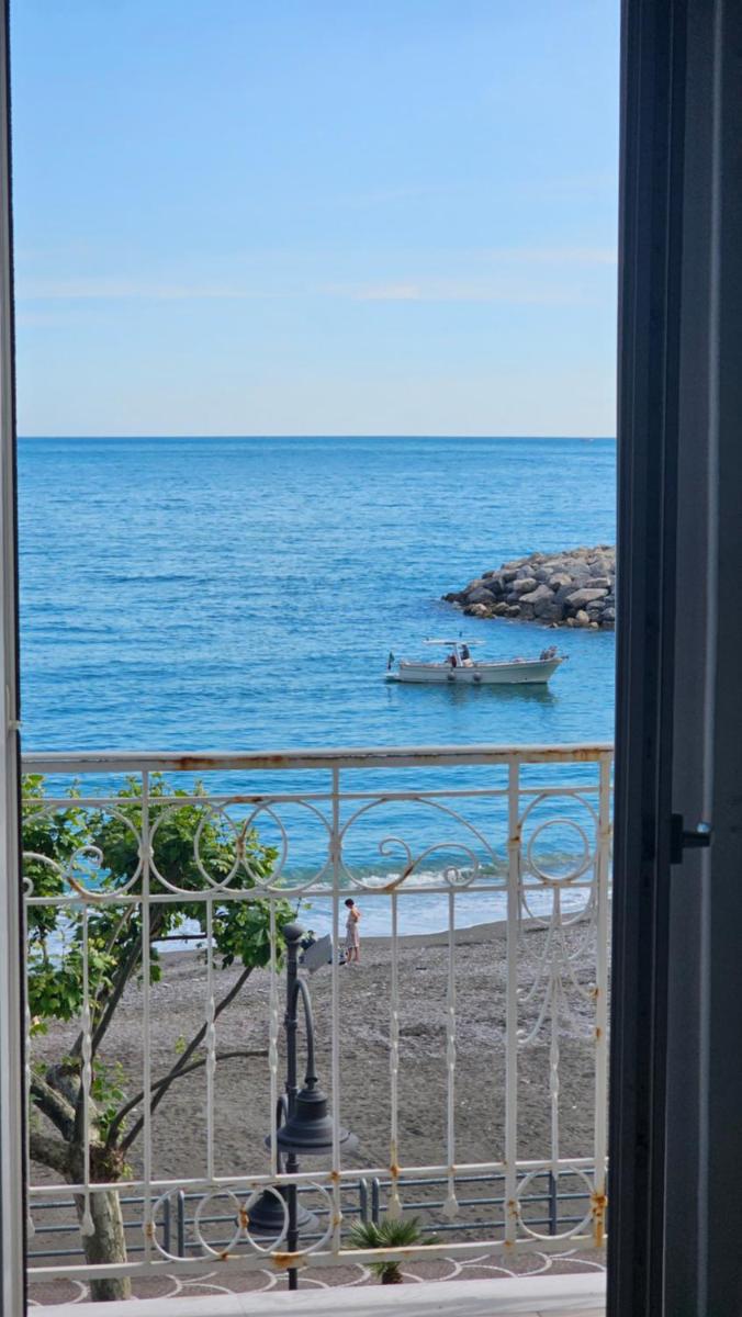 Galene - Beachfront in Costa d'Amalfi - Housity