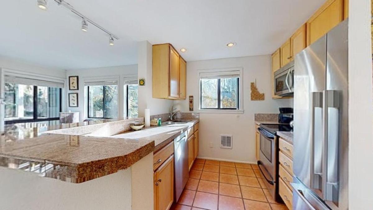Cottonwood Condo 1453A - Housity
