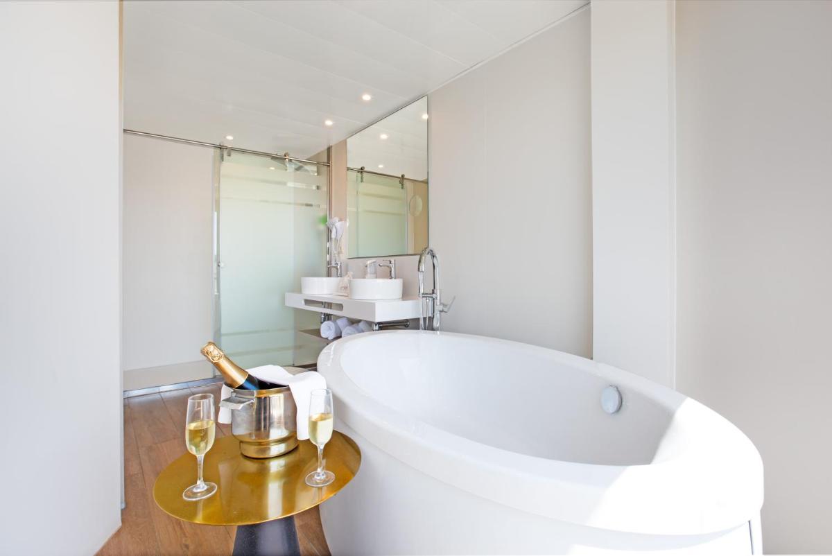 Un baño de Sumus Hotel Stella and Spa 4S Adults Recommended