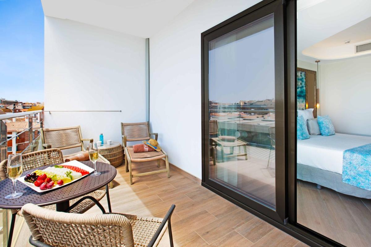 Un balcón o terraza de Sumus Hotel Stella and Spa 4S Adults Recommended