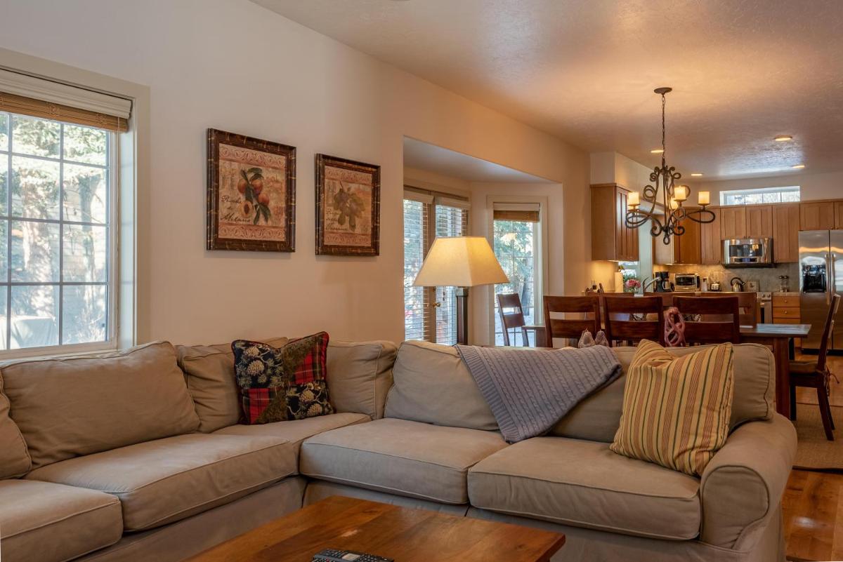 Yeager Home Elkhorn - Housity