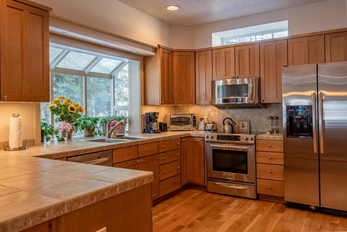 Yeager Home Elkhorn - Housity