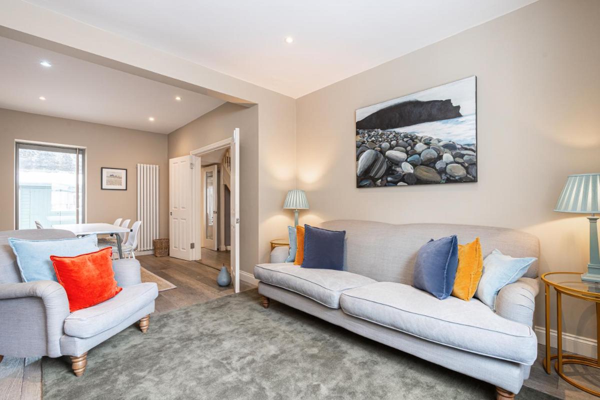 Lovely Battersea Home by UnderTheDoormat - Housity