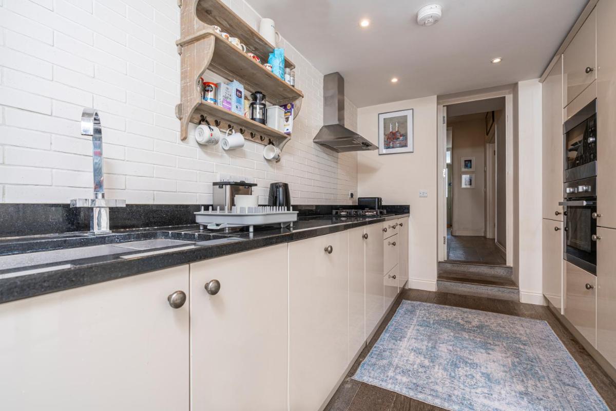 Lovely Battersea Home by UnderTheDoormat - Housity