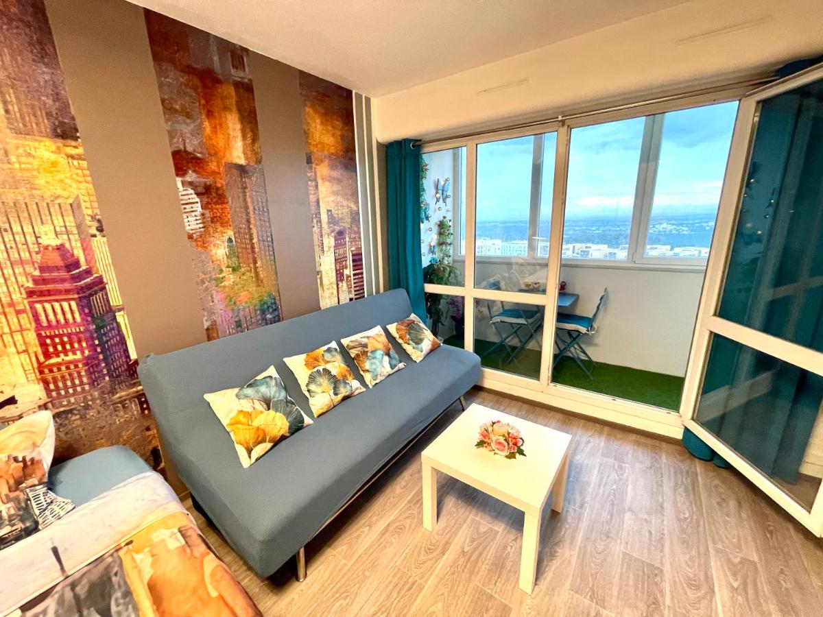 Studio Spacieux Belle Vue Rillieux la Pape Centre - Housity