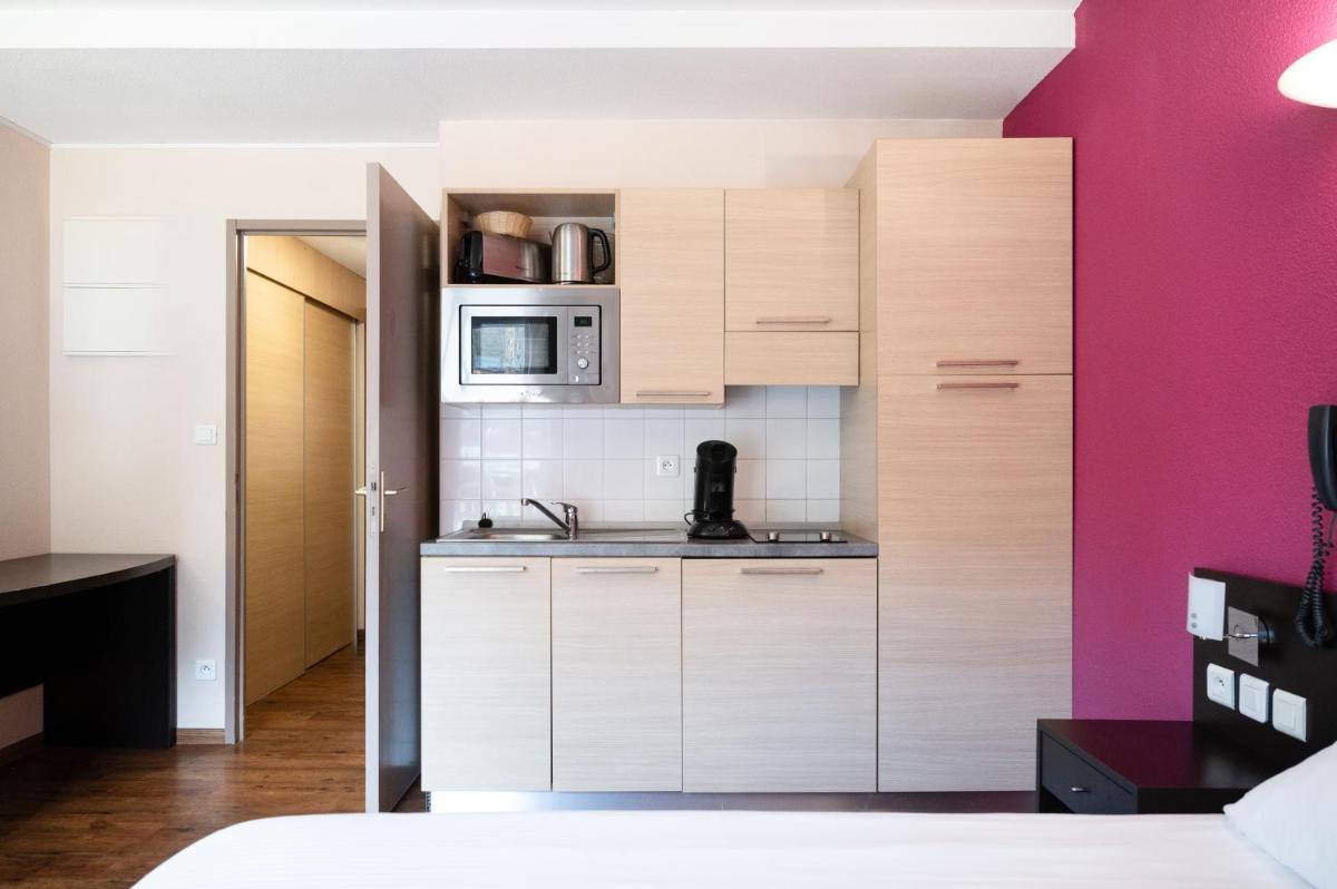 Cuisine ou kitchenette dans l'établissement Résidence Le Grand Tétras- SPA THERMAL INCLUS