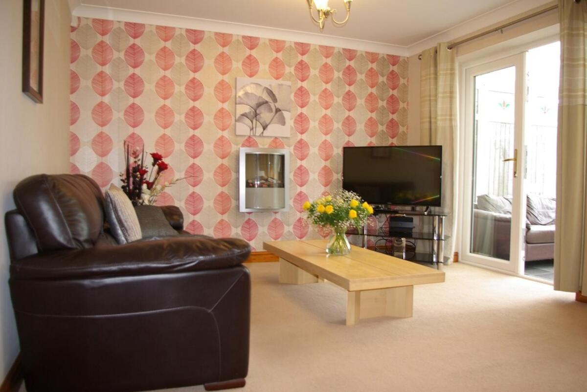 Portland Mews - 3 Bed Holiday Home By Premier Serviced Accommodation - Housity