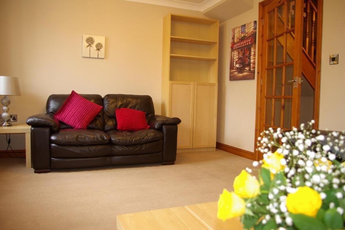 Portland Mews - 3 Bed Holiday Home By Premier Serviced Accommodation - Housity