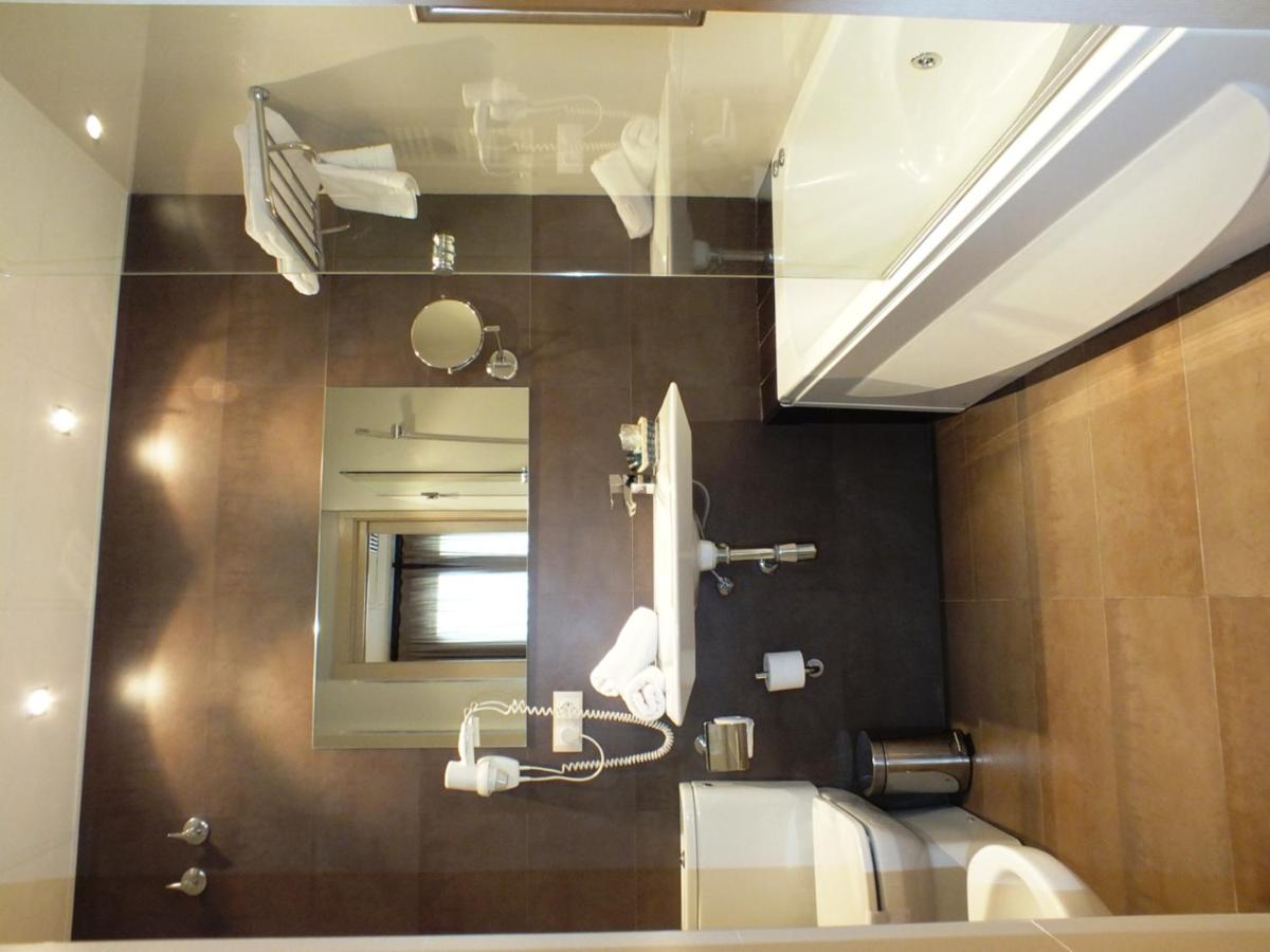 Hotel Puerta del Arco - Housity