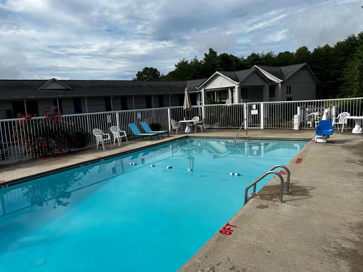Days Inn by Wyndham Dahlonega University Area - Housity