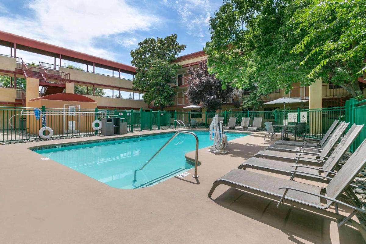 Best Western Plus Orchid Hotel & Suites - Housity