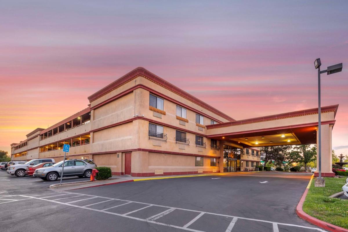 Best Western Plus Orchid Hotel & Suites - Housity