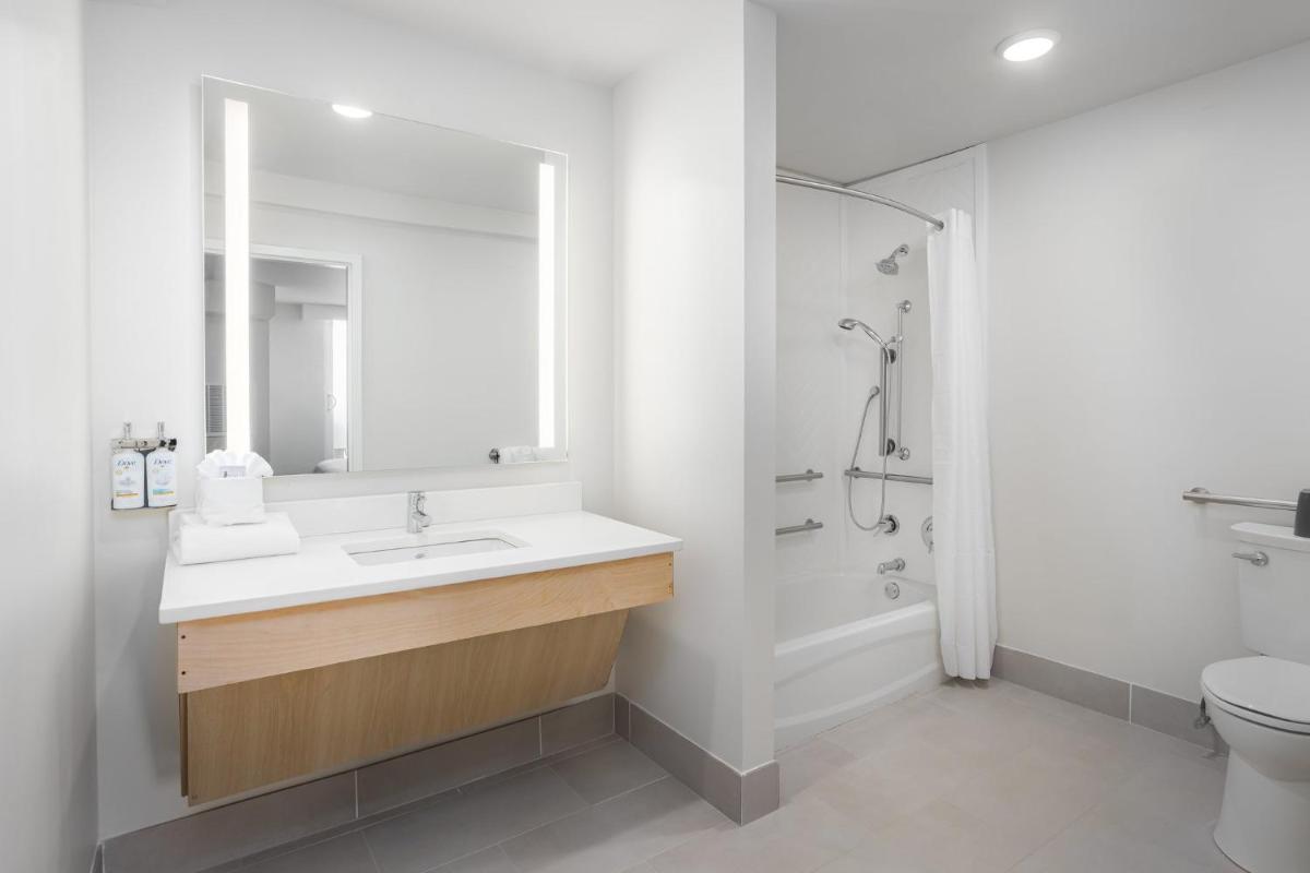 Holiday Inn Resort Oceanfront at Surfside Beach, an IHG Hotel - Housity