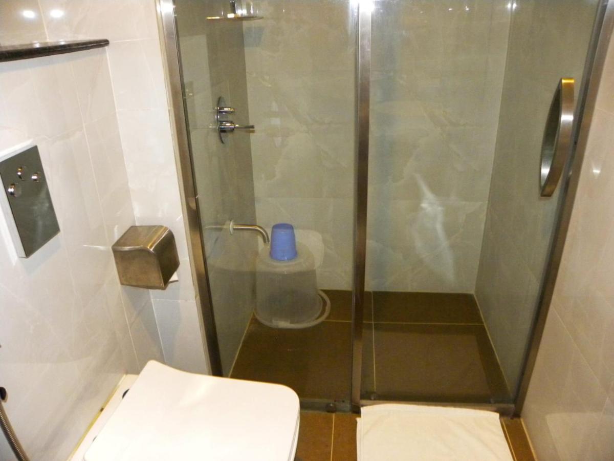 Hotel Sri Sierra - Housity