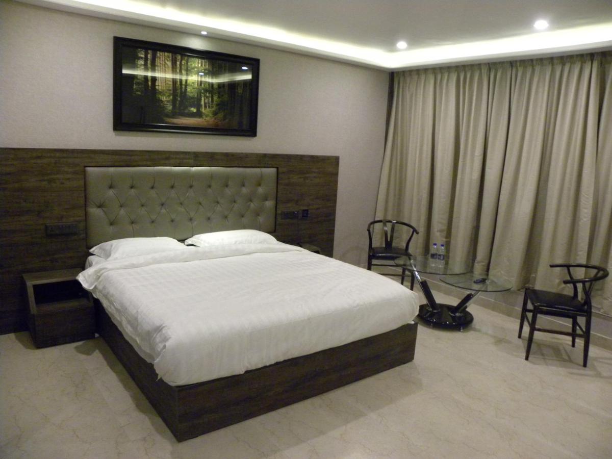 Hotel Sri Sierra - Housity