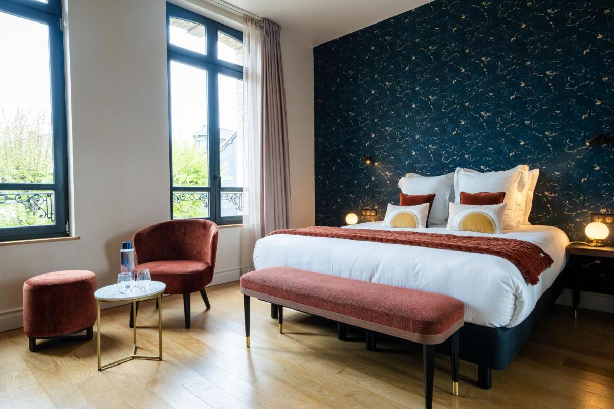 Un ou plusieurs lits dans un hébergement de l'établissement L'INVITATION AU VOYAGE - Hôtel & Spa