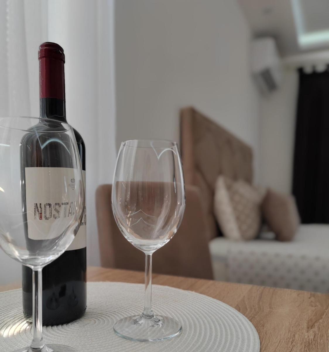 Apartment "PERLA LUX" 4 STARS by Central park included FREE Wi-Fi & Parking & Kitchen & Washing mashine & Keyless code entry & Hidden terrace - Housity